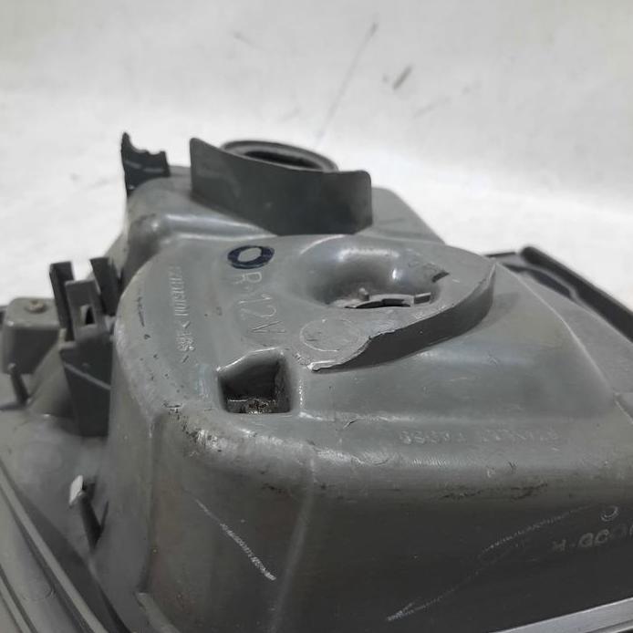 Lampu Reflektor Bagasi Belakang Kanan Toyota Fortuner Gen1 2005 - 2010 Bekas Original Siap Kirim