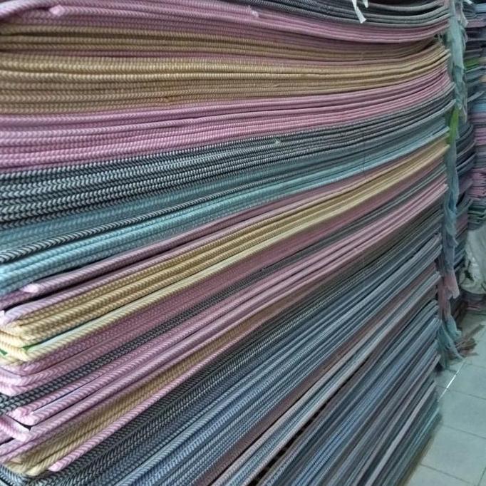 Karpet spons karakter minimalis motif bolak balik 180x200