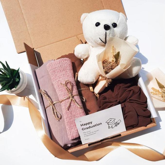 LanjAYa- HAMPERS HIJAB, KADO WANITA, KADO ULANG TAHUN. KADO WISUDA, KADO PACAR