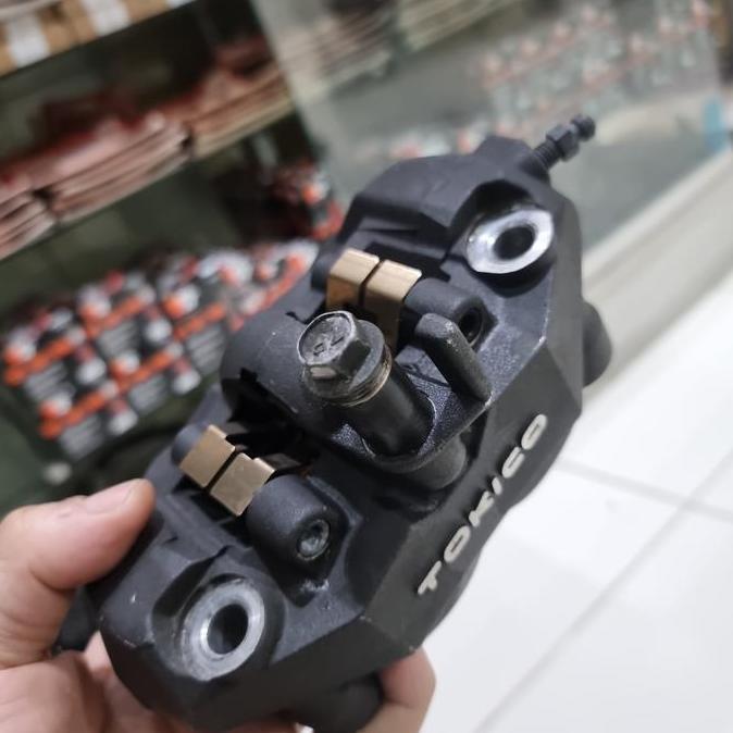 Kaliper cakram depan Tokico 4 piston kanan radial pitch 108 mm Terlaris