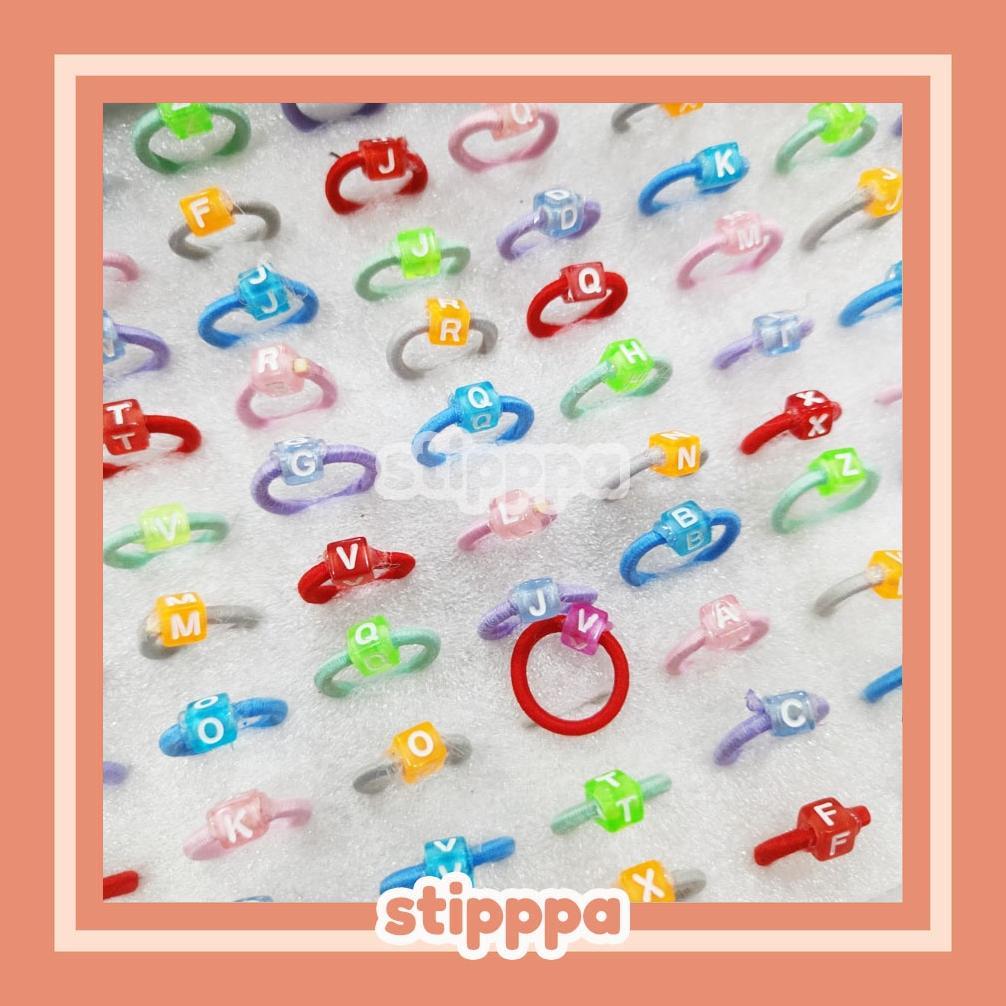 Cute- [ Isi 100 Pcs ] Cincin Box Huruf Alpabet Warna Dan Hitam / Cincin Pria Wanita Anak Stipppa