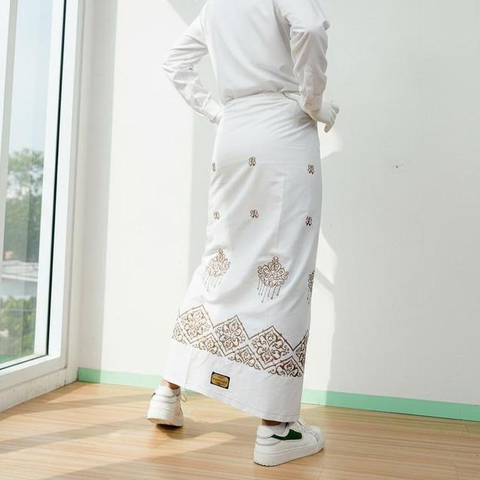 Syukron- Wadimor - Sarung Bordir  Premium Putih Katun Motif Bali Gayo Minang Toraja Bordir Dewasa Mu