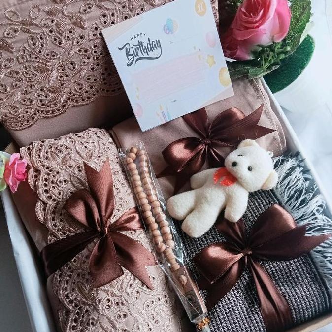 Hampers mukena Khadijah kado cewek paket mukena lengkap alat sholat