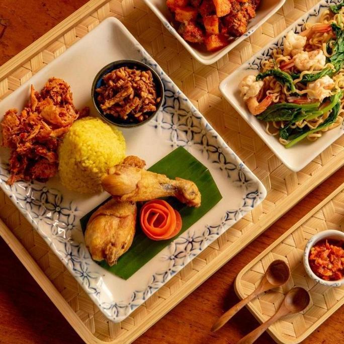 Bestone- Salad Plate / Piring Salad Jenggala Batik Kawung 23 x 11 x 2 cm Putih