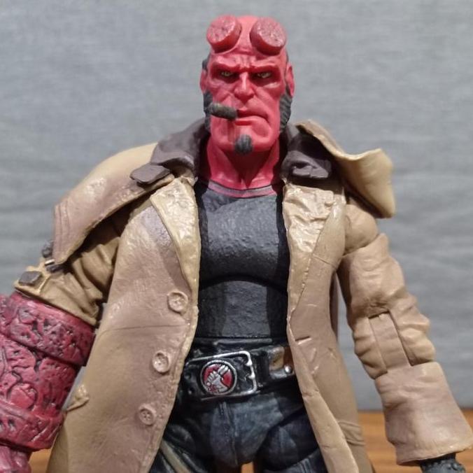 ACTION FIGURE MEZCO TOYS HELLBOY CERUTU KODE 1332
