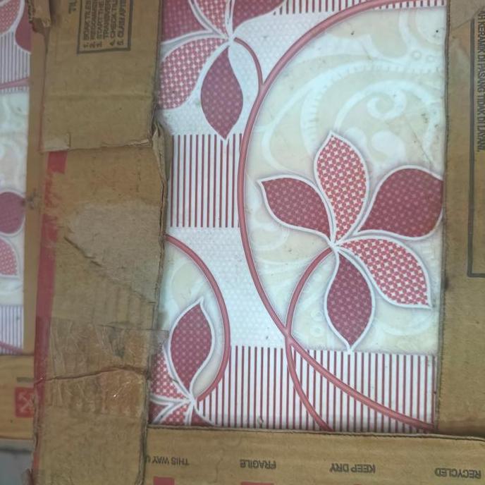 KERAMIK 25x40 PUTIH CARARA