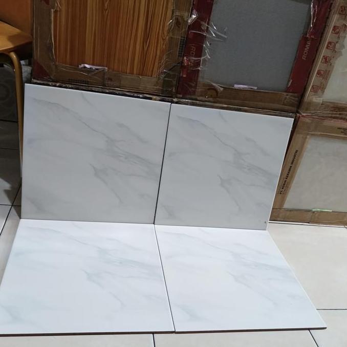 keramik mulia accura 40x40 avon grey