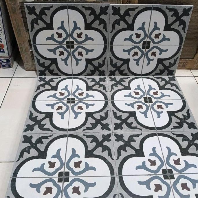 granit roman dGaudy stilo 30x30 GTA 332725 R