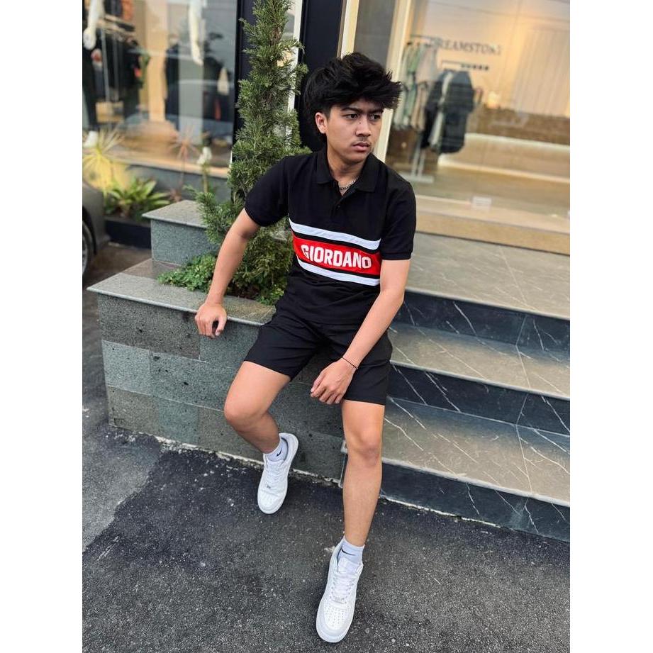 Boyboy- Giordano Poloshirt Grdano Red Strip Baju Polo Dengan Desain Garis Merah Dan Putih Di Dada Fo