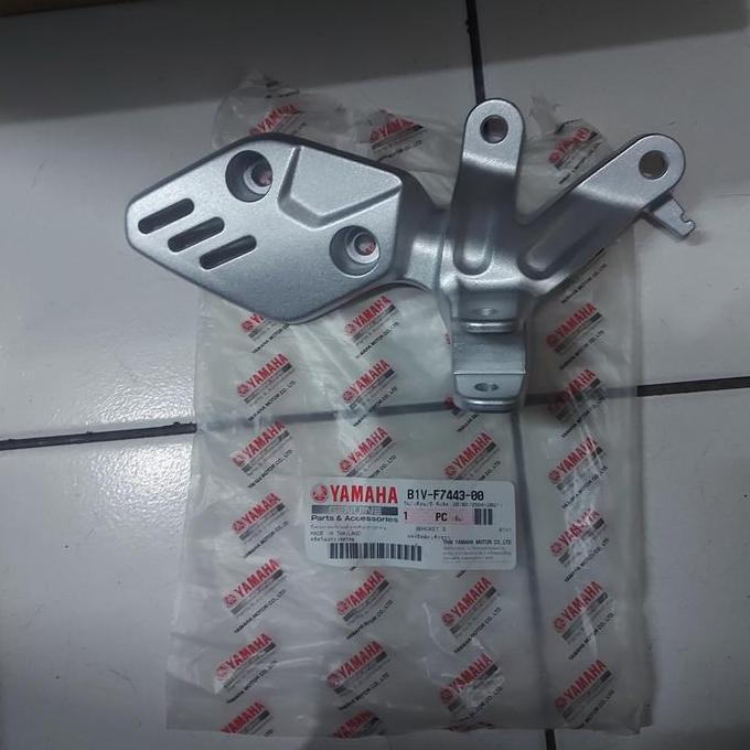 FOOTREST-DUDUKAN FOOTSTEP BAGIAN DEPAN KANAN XSR 155 ASLI B1V-F7443-00 ORIGINAL DAN TERPERCAYA