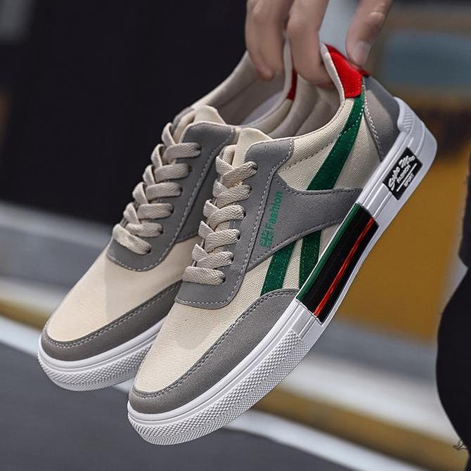 DISKON SEPATU SNEAKERS PRIA TERBARU SEPATU WARM ZONE CAD CDR  SEPATU IMPORT ORIGINAL & TRENDY CANVAS