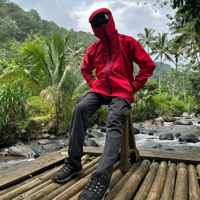 Jaket Gorpcore Arcteryx Waterproof Tahan Air Jaket Gunung Pria Jaket Windbreaker