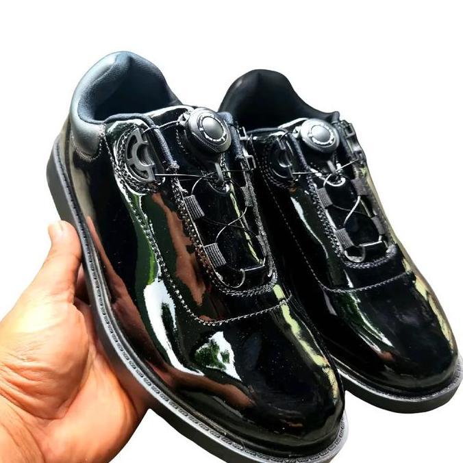 SEPATU KERJA SPARTAN PENDEK TALI PUTAR