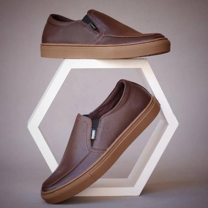 sepatu pria kasual sneakers slip on kulit Cvny Manji