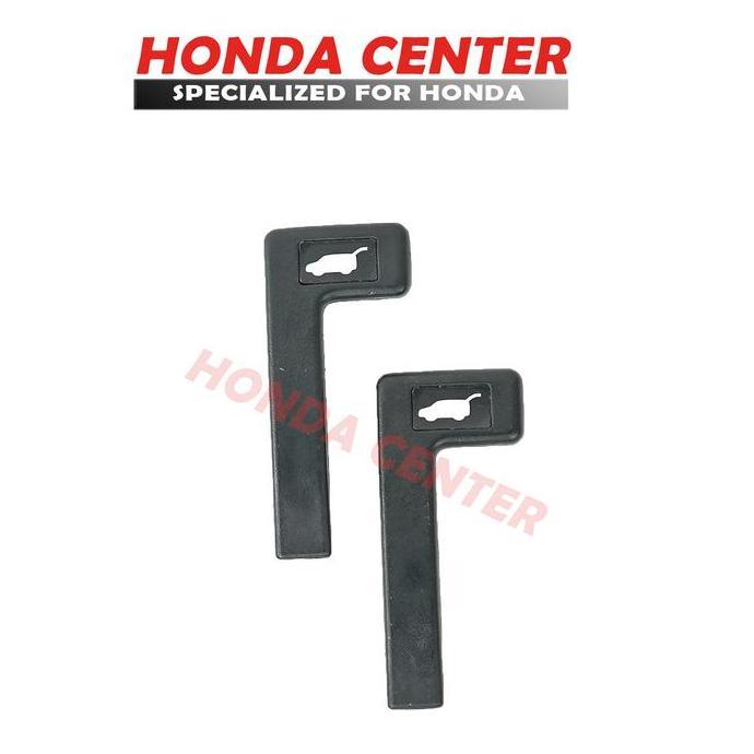 Tuas knob pembuka kaca pintu bagasi belakang brio 2014 2015 2016 2017