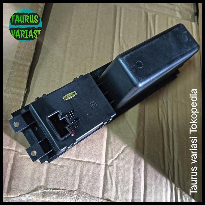 TERLARIS JAM DIGITAL MOBIL DASHBOARD AVANZA/XENIA LAMA 2004-2009 MODEL ORIGINAL 2005/2006/2007/2008