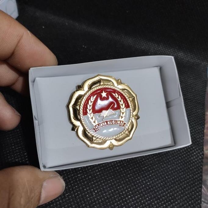 Kilaugaya- Brevet Wing Vijaya Kusuma Ajen  Elegan Emas Clips