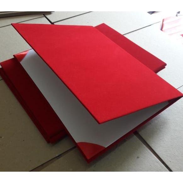 Organix- Map Beludru Merah Polos A4