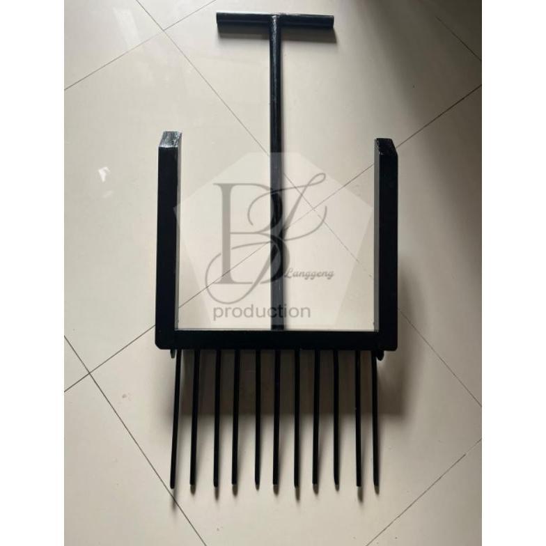 Cangkul Garpu Moderen Penggembur Tanah Besi Tebal