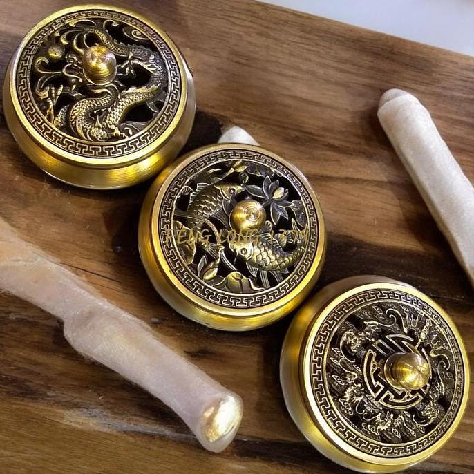 * HIOLO KUNINGAN DENGAN TUTUP U/ DUPA KERUCUT YUAN BAO KECIL *