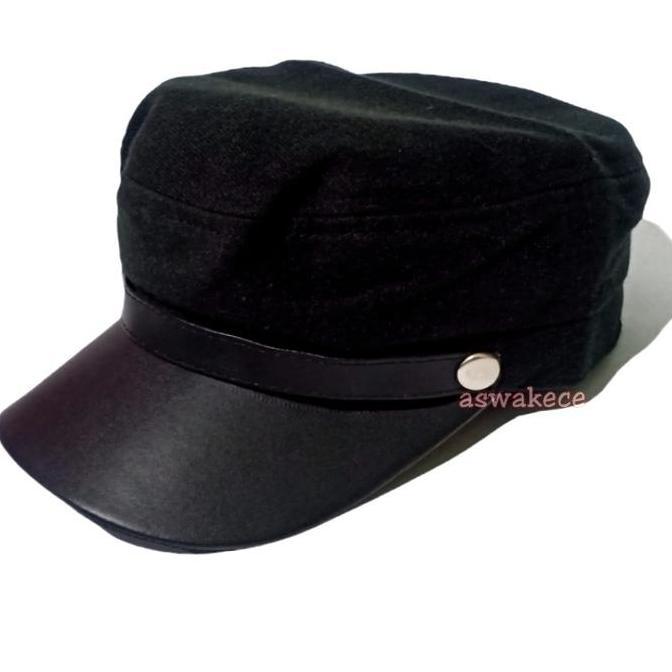 DF72 - Topi Pet Sutradara Klasik