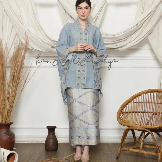 Kebaya Biru Kebaya Grey Kebaya Premium Kebaya Modern Kebaya Wisuda Kebaya Batik Kebaya Etnik Kebaya 