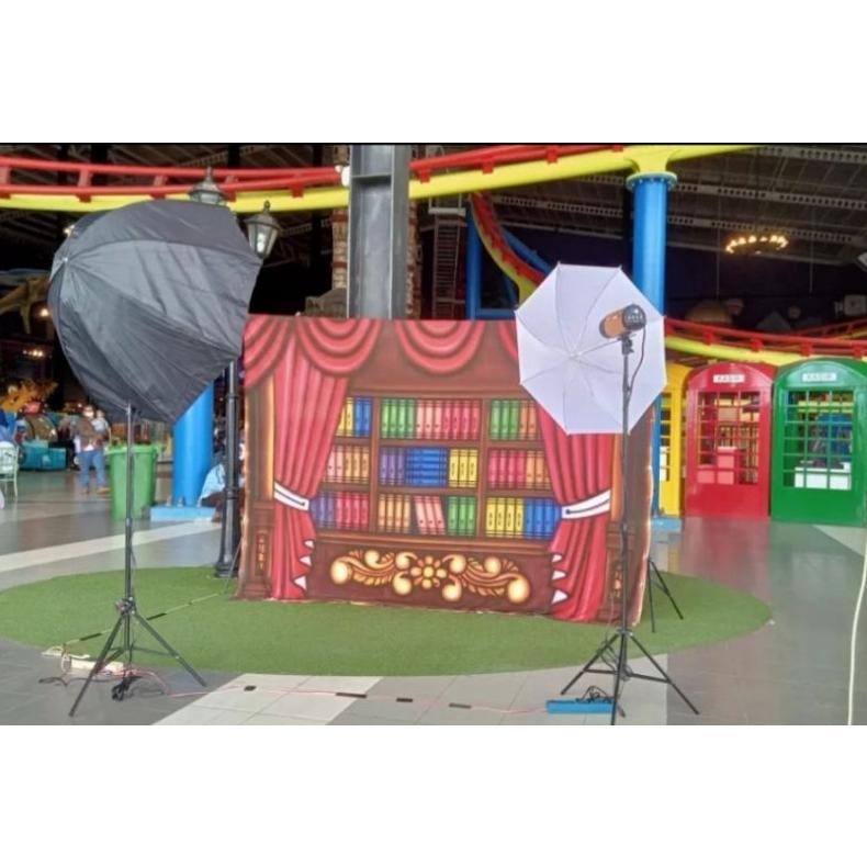 TERBARU 2026 Background foto kain 2,5x3m Rak Buku wisuda merah