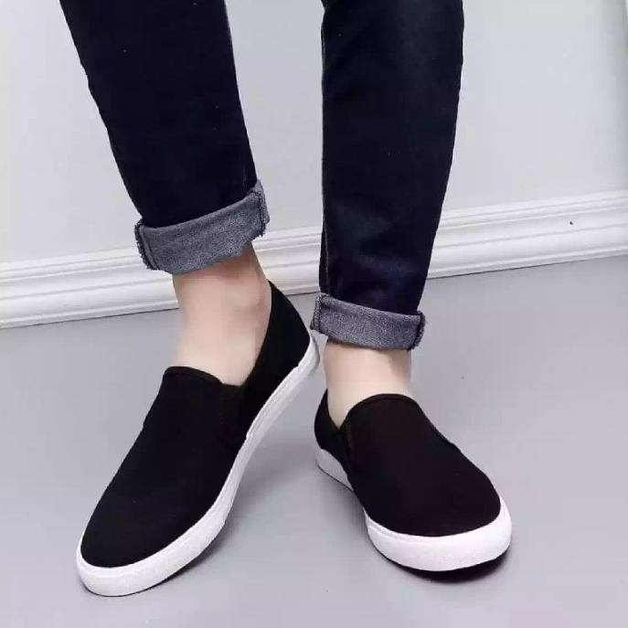 New Arrival Sepatu Pria Slip On Santai / Sepatu Santai Pria Polos