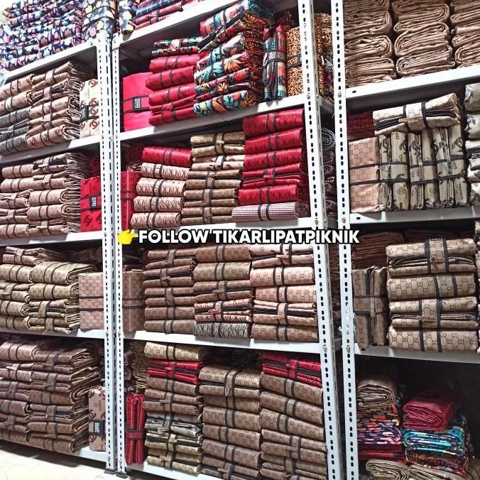 Tikar lipat ukuran super jumbo praktis serbaguna waterproof