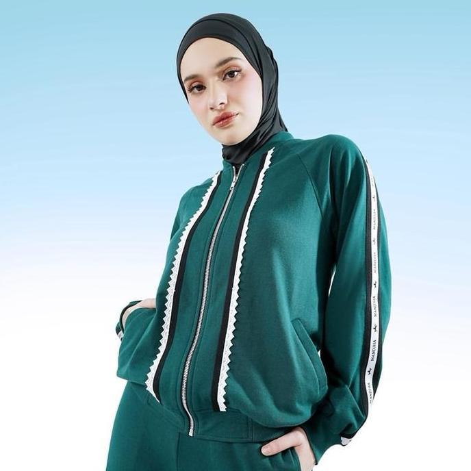 Mandjha Jessy One Set/Setelan Daily Olahraga By Ivan Gunawan