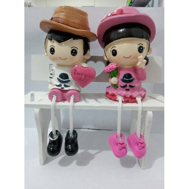 Patung Pajangan Boneka Duduk Kayu + Kursi