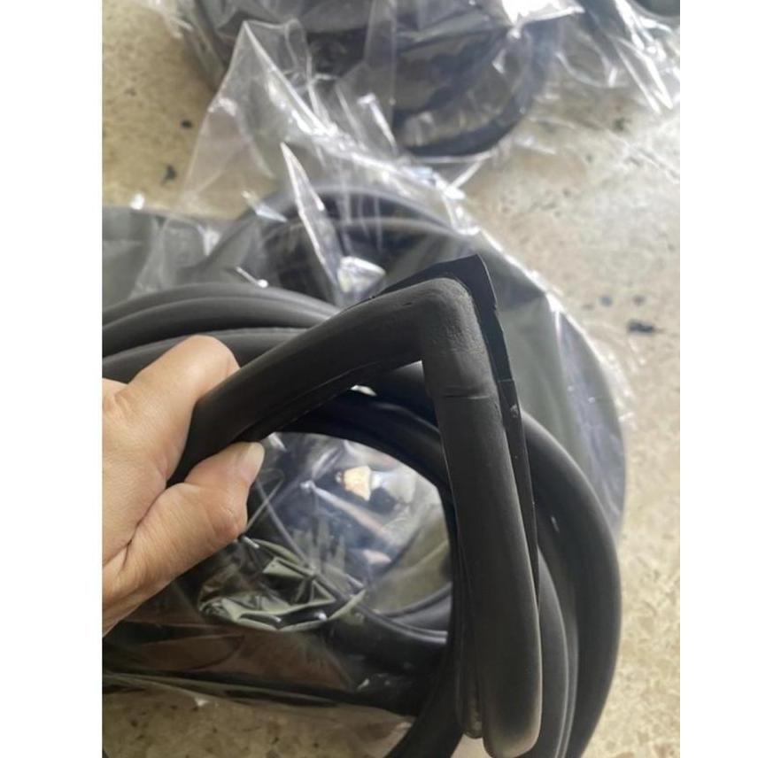 Promo 1pc Karet Pintu Colt T-120 Colt T120 - karet pintu depan Diskon