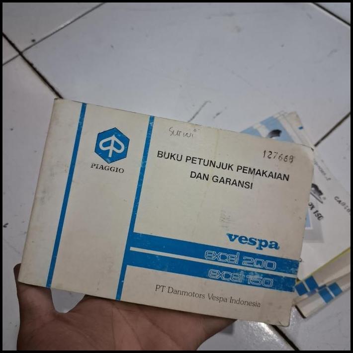 DISKON BUKU PETUNJUK DAN PEMAKAIAN VESPA EXCEL 150 ORIGINAL BEKAS BAGUS WARNA MOTOR SILVER 
