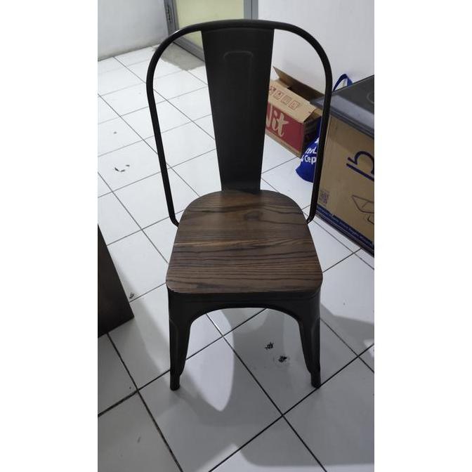 kursi bekas kursi kayu besi sesuai dengan foto barang nya