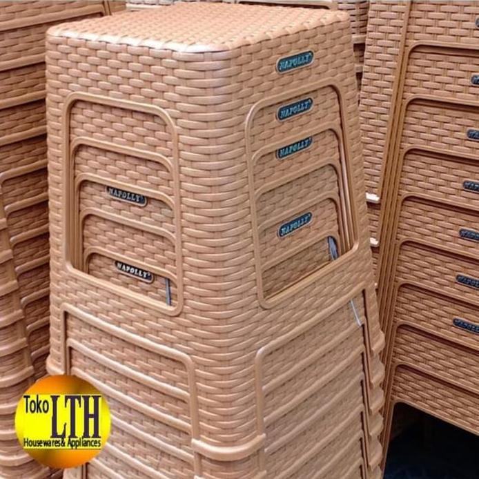 MEJA PLASTIK MOTIF ROTAN ANYAMAN NAPOLLY / MEJA COKLAT / MEJA TAMAN