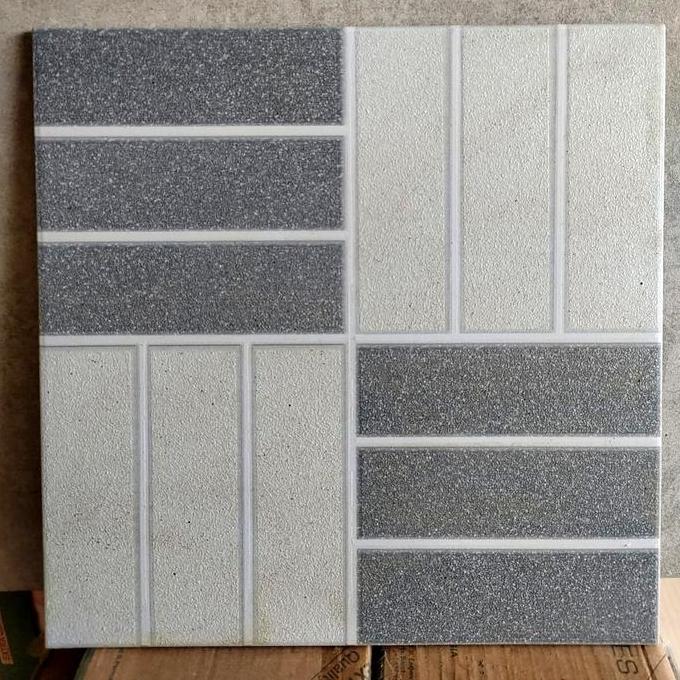 KERAMIK 30x30 KAMAR MANDI ABU HITAM DIAMOND
