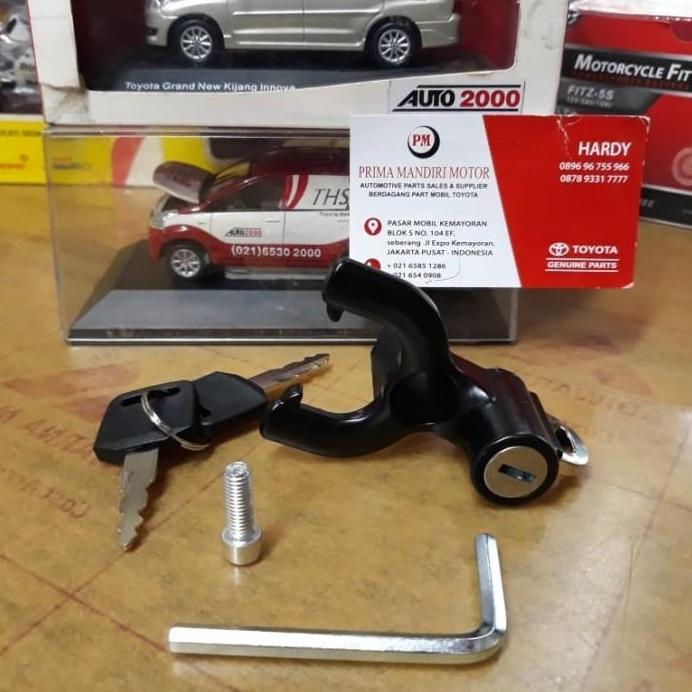 gantungan cantolan barang motor matic dengan kunci pengaman helm