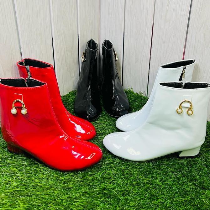 Sepatu boot anak perempuan Fashion variasi gantungan C Ukuran  26-35 boot  anak  perempuan  import P