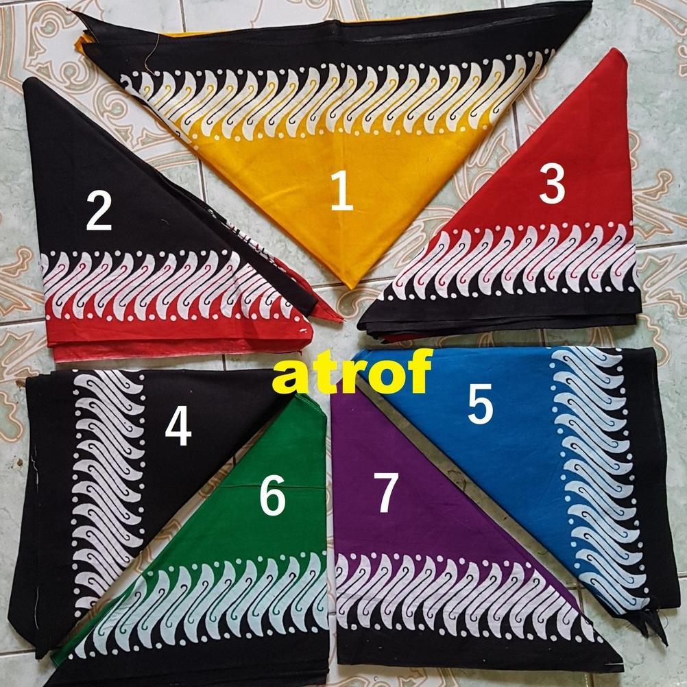 Iket Kepala Segitiga Banyuwangi / Udeng Segitiga Banyuwangi Udeng segitiga Banyuwangi Banyak Motif /