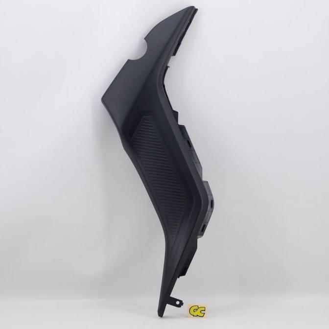 Cover Mole Sayap Depan Kiri Bawah Yamaha Gear 125