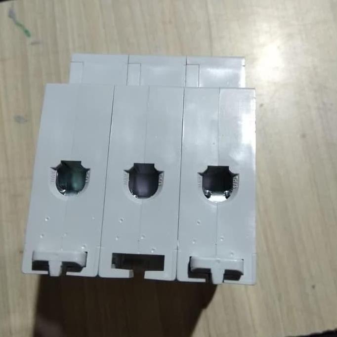 mcb 16A 3 phase SCHNEIDER