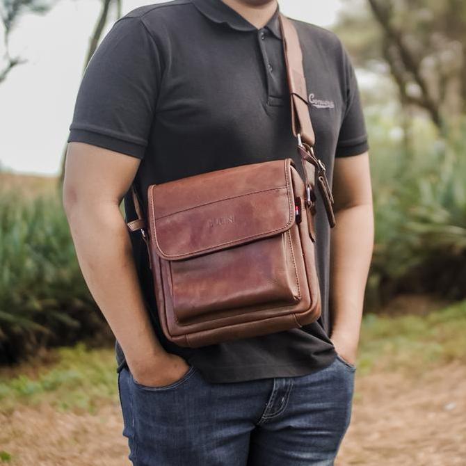 Leather Sling Bag - Tas Selempang Kulit Pria Bucini Jarwo