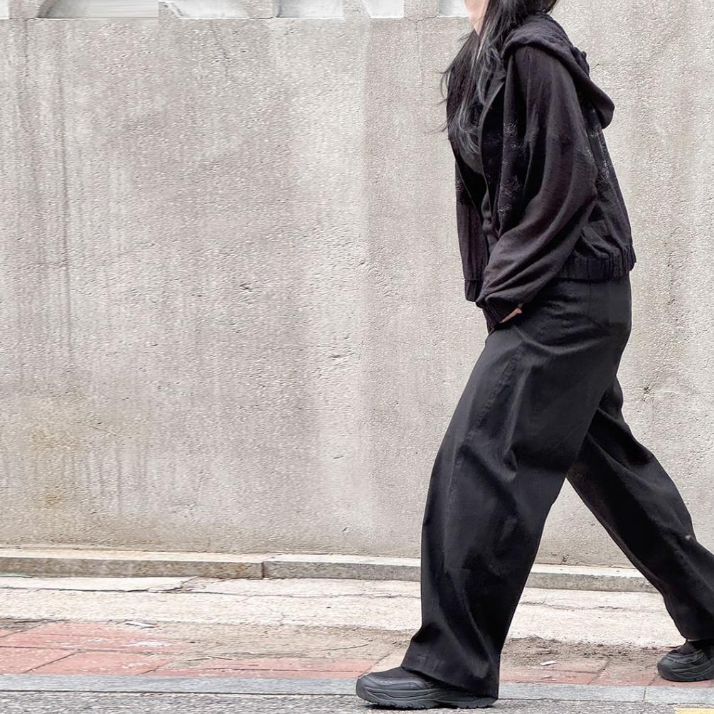 InKano Selka - Jaket Wanita Sheer Dengan Details Floral Embroidery