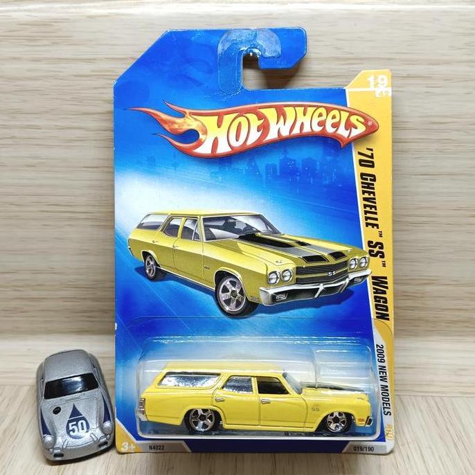 hot wheels 70 chevelle ss wagon kuning