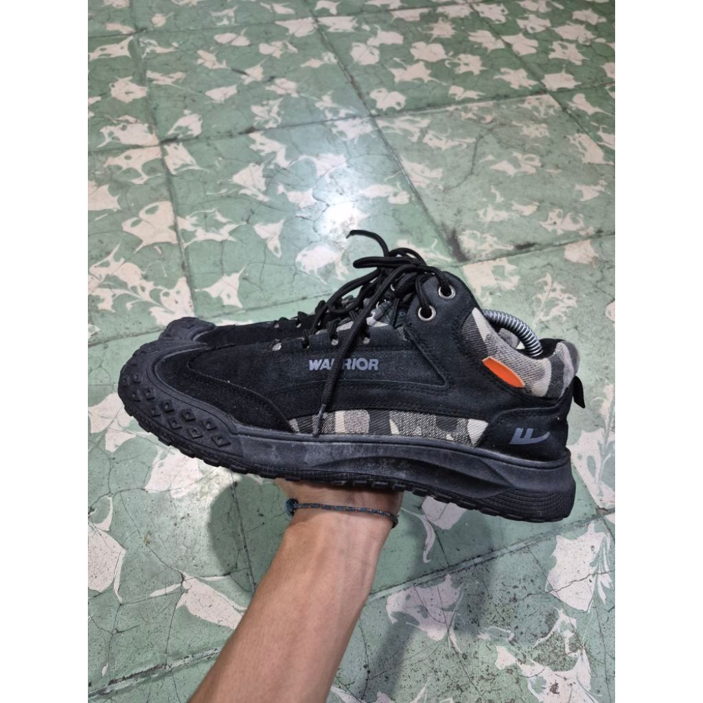 Sepatu Warrior Camo Pria(41)