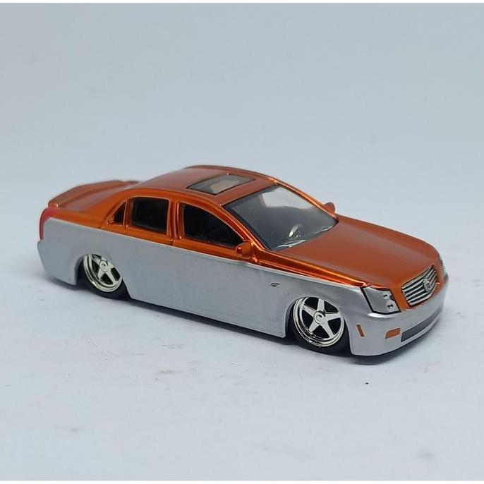 Jada toys 2002 cadillac cts dubcity loose diecast 1/64 (s)