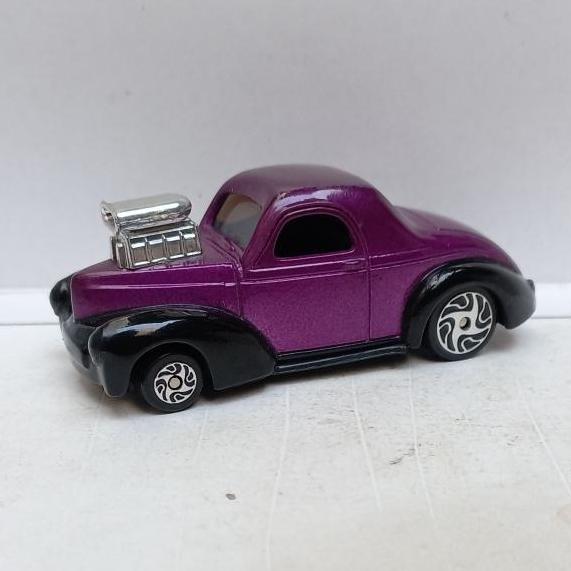 RACING CHAMPIONS '41 WILLYS NOT HOTWHEELS