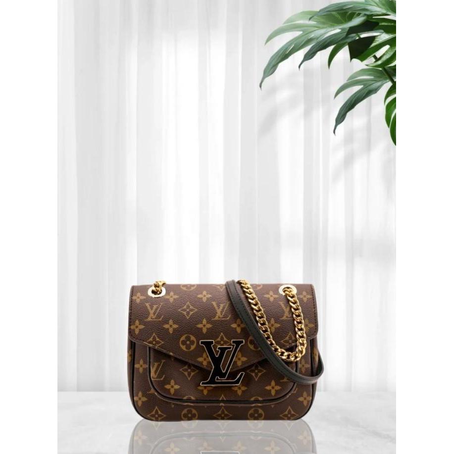 100% Original LV Louis Vuitton Passy bag Wanita/tas rantai/tas selempang[Box + dust bag]