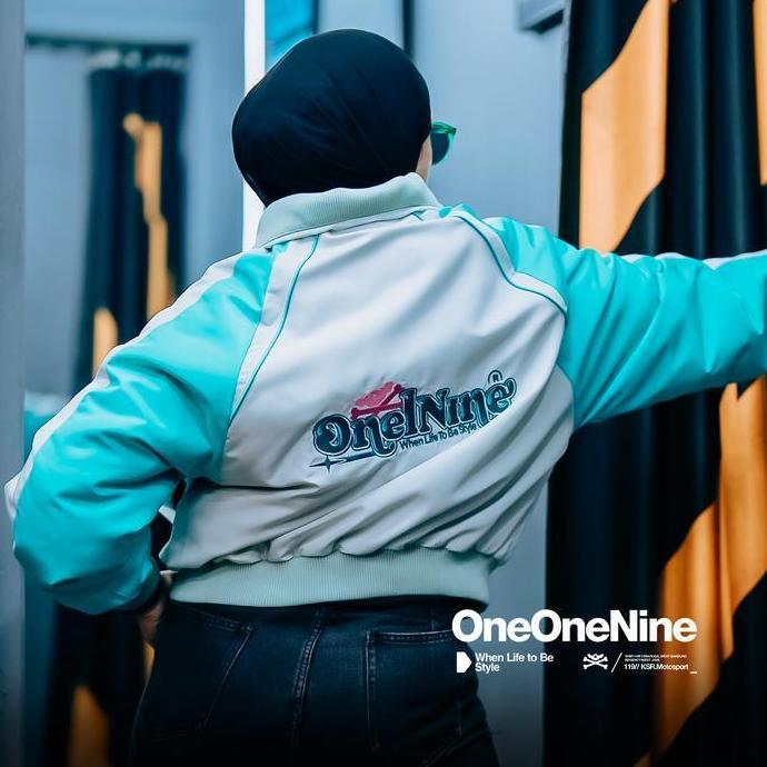 Oneonenine Jaket Crop Eva Mint Green - Jaket Varsity Wanita