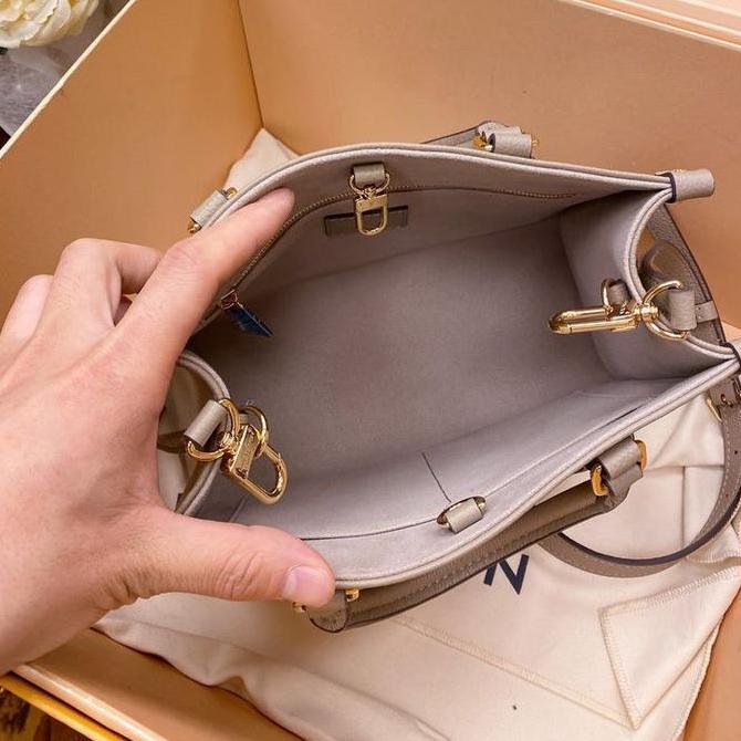 TAS L0UIS VUITT0N ONTHEGO PM MICROCHIP TOURTERELLE BICOLOR EMPRINTE GIANT MONOGRAM